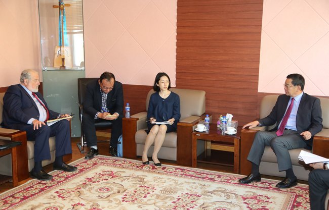 Азийн хөгжлийн банкны төлөөлөгчидтэй уулзалт хийлээ Азийн хөгжлийн банкны төлөөлөгчидтэй уулзалт хийлээ