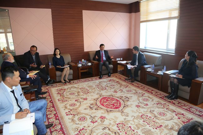 Азийн хөгжлийн банкны төлөөлөгчидтэй уулзалт хийлээ Азийн хөгжлийн банкны төлөөлөгчидтэй уулзалт хийлээ