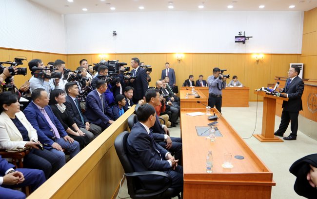 Монгол Улсын Ерөнхийлөгч Ц.Элбэгдорж шүүхийн үйл ажиллагаатай танилцлаа