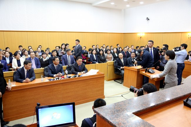Монгол Улсын Ерөнхийлөгч Ц.Элбэгдорж шүүхийн үйл ажиллагаатай танилцлаа