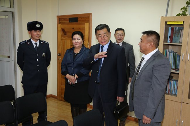 Зүүнхараачууд шүүхийн шинэтгэлд хуулийнхныг хуультай нь хамруулахыг захилаа