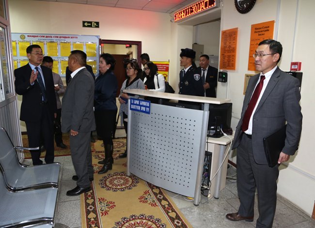 Зүүнхараачууд шүүхийн шинэтгэлд хуулийнхныг хуультай нь хамруулахыг захилаа