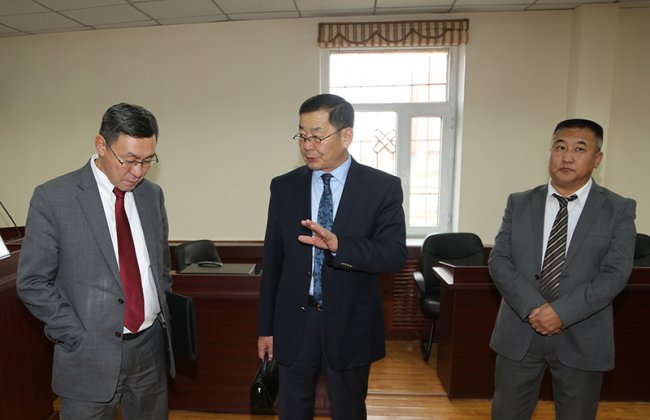 Зүүнхараачууд шүүхийн шинэтгэлд хуулийнхныг хуультай нь хамруулахыг захилаа