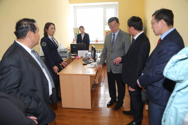 Шүүхийн ерөнхий зөвлөлийн дарга Булган аймагт ажиллаж байна Шүүхийн ерөнхий зөвлөлийн дарга Булган аймагт ажиллаж байна