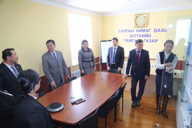 Шүүхийн ерөнхий зөвлөлийн дарга Булган аймагт ажиллаж байна Шүүхийн ерөнхий зөвлөлийн дарга Булган аймагт ажиллаж байна