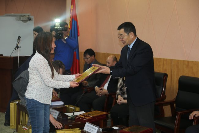 “Шүүхийн шинэтгэлийг дэмжигч хэвлэл”-үүдэд талархал илэрхийллээ “Шүүхийн шинэтгэлийг дэмжигч хэвлэл”-үүдэд талархал илэрхийллээ