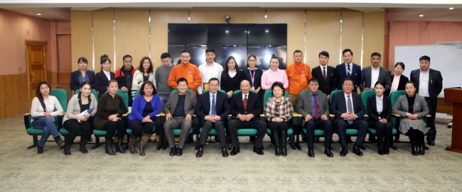 “Шүүхийн шинэтгэлийг дэмжигч хэвлэл”-үүдэд талархал илэрхийллээ “Шүүхийн шинэтгэлийг дэмжигч хэвлэл”-үүдэд талархал илэрхийллээ