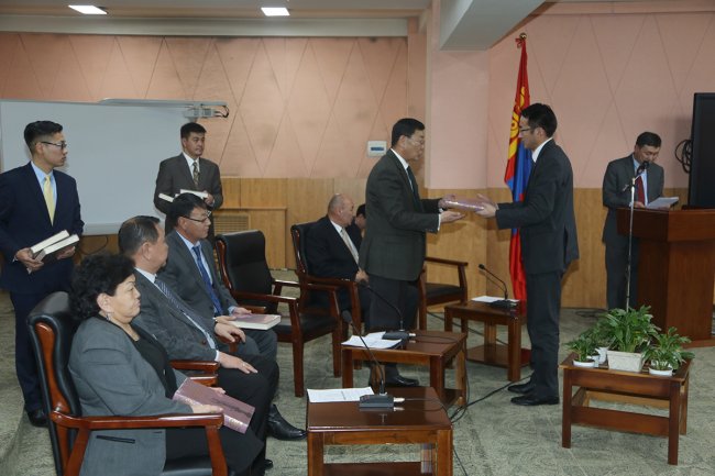 “Монгол Улсын шүүхийн сонгомол шийдвэрийн эмхэтгэл II боть” бүтээлийн нээлт боллоо “Монгол Улсын шүүхийн сонгомол шийдвэрийн эмхэтгэл II боть” бүтээлийн нээлт боллоо