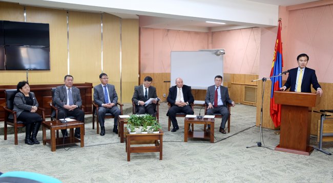 “Монгол Улсын шүүхийн сонгомол шийдвэрийн эмхэтгэл II боть” бүтээлийн нээлт боллоо