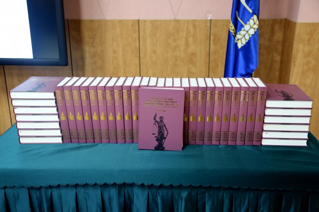 “Монгол Улсын шүүхийн сонгомол шийдвэрийн эмхэтгэл II боть” бүтээлийн нээлт боллоо “Монгол Улсын шүүхийн сонгомол шийдвэрийн эмхэтгэл II боть” бүтээлийн нээлт боллоо