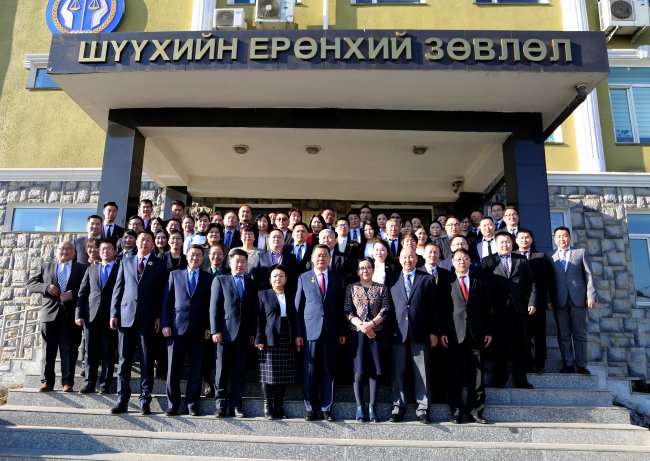 Шүүхийн ерөнхий зөвлөлийн дарга Н. Лүндэндорж Монгол Улсын Шинжлэх Ухааны Гавьяат зүтгэлтэн цол хүртлээ