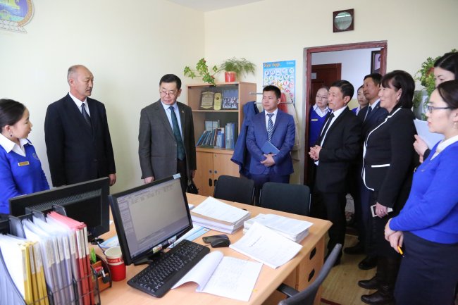 Шүүхийн шинэтгэлээр Монголыг тойрсон эрдэмтэн Шүүхийн шинэтгэлээр Монголыг тойрсон эрдэмтэн