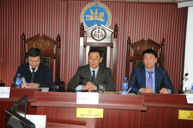 Шүүхийн ерөнхий зөвлөлийн дарга Н.Лүндэндорж Хөвсгөл аймгийн шүүхэд ажиллаж, иргэдтэй уулзав