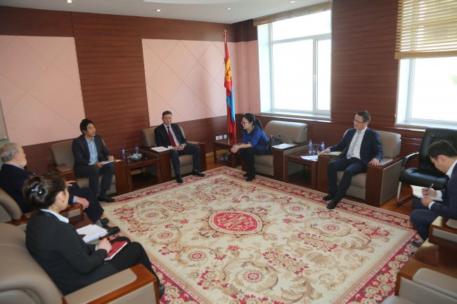 Азийн хөгжлийн банкны төлөөлөгчдийг хүлээн авч уулзлаа