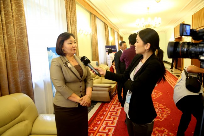 Шүүхийн иргэдийн төлөөлөгчид ярьж байна