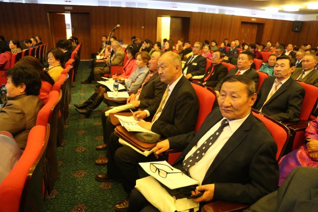 Шүүхийн иргэдийн төлөөлөгчид ярьж байна