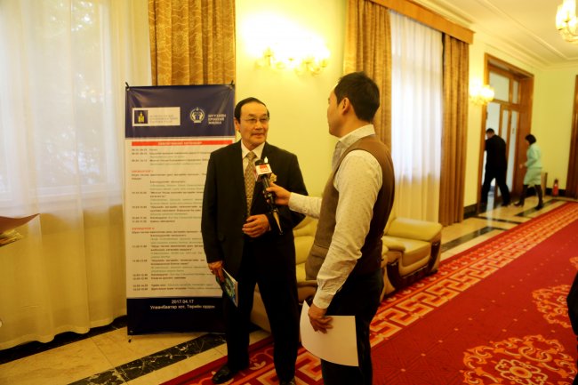 Шүүхийн иргэдийн төлөөлөгчид ярьж байна