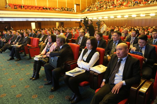 Шүүхийн иргэдийн төлөөлөгчид ярьж байна