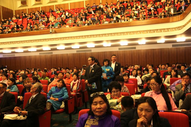 Шүүхийн иргэдийн төлөөлөгчид ярьж байна