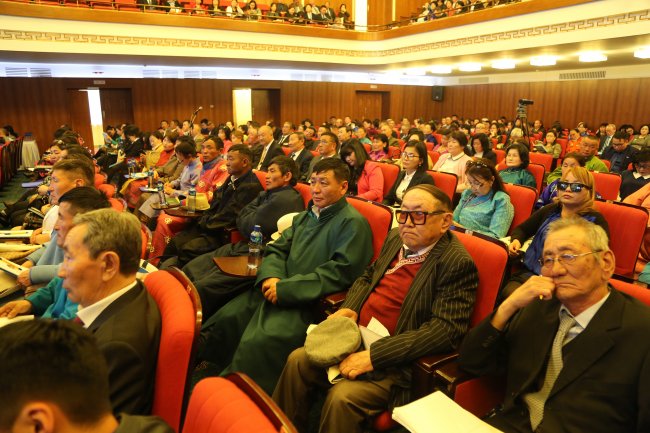 Шүүхийн иргэдийн төлөөлөгчид ярьж байна