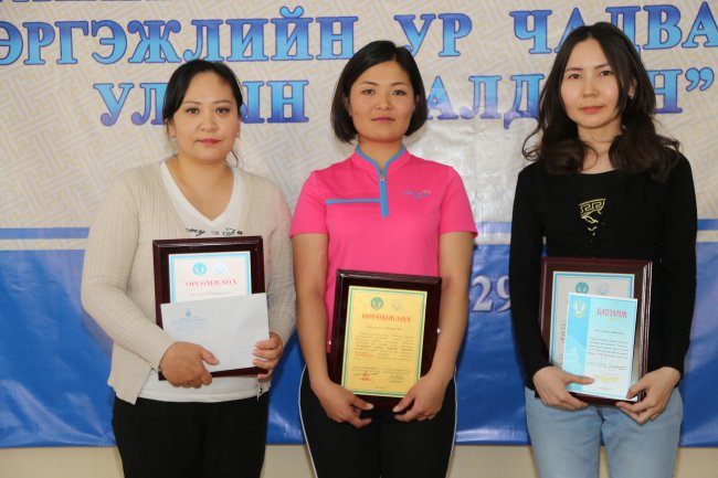 Шүүхийн захиргааны шилдэг ажилтнууд тодорлоо