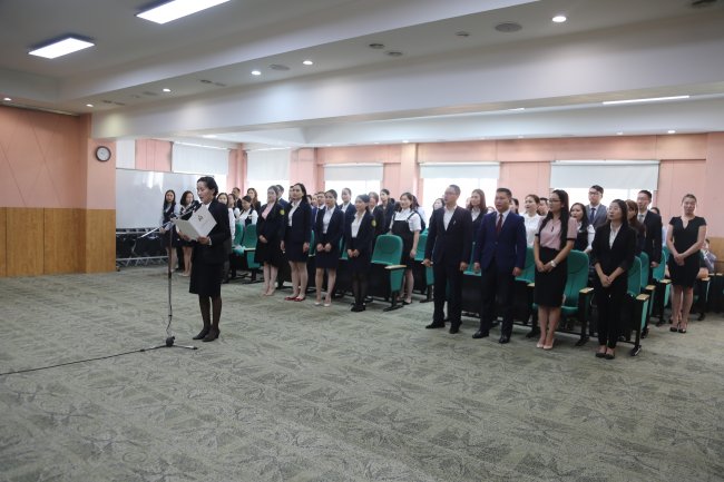 Төрийн жинхэнэ албан хаагчийн тангараг өргөлөө