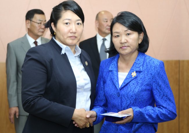 Төрийн дээд одон, медаль гардуулах ёслол боллоо