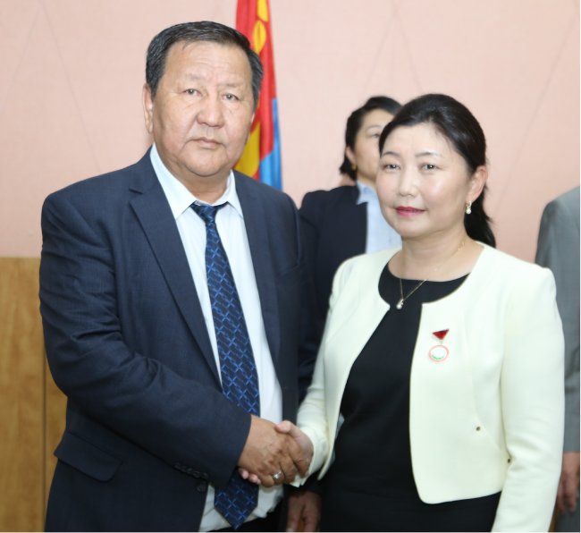 Төрийн дээд одон, медаль гардуулах ёслол боллоо