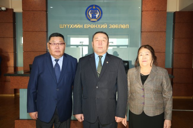 Шүүхийн ахмадуудын холбооны бүрэлдэхүүн шинэчлэгдлээ Шүүхийн ахмадуудын холбооны бүрэлдэхүүн шинэчлэгдлээ