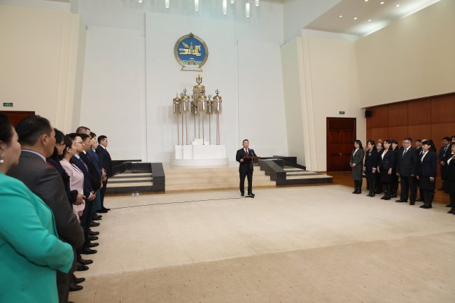 Монгол Улсын Ерөнхийлөгч Х.Баттулга шинээр томилогдсон шүүгч, Ерөнхий шүүгч нарт зарлиг гардууллаа