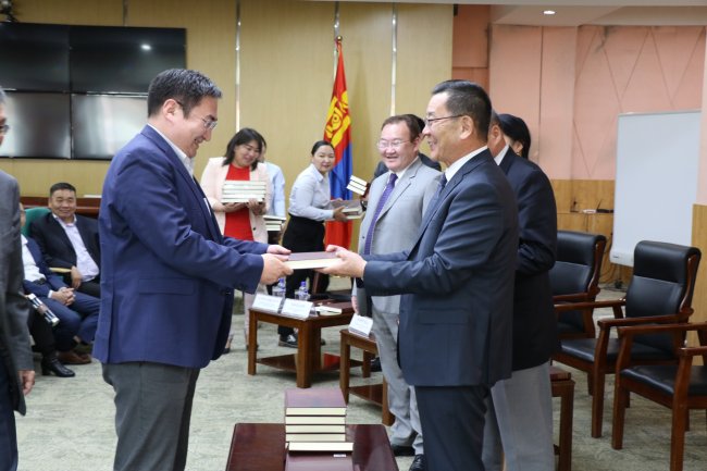 “Монгол Улсын шүүхийн сонгомол шийдвэрийн эмхэтгэл-IV боть” бүтээлийн нээлт боллоо
